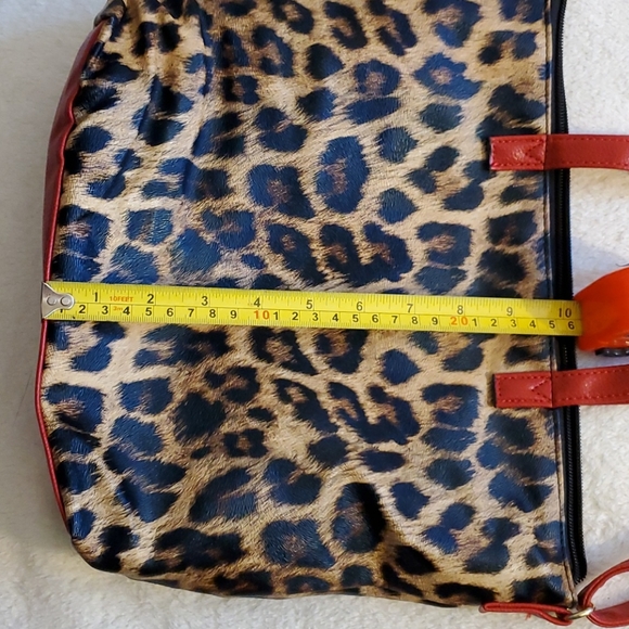 NWT Womens leopard Crossbody Purse / Handbag 👜 - Picture 11 of 15